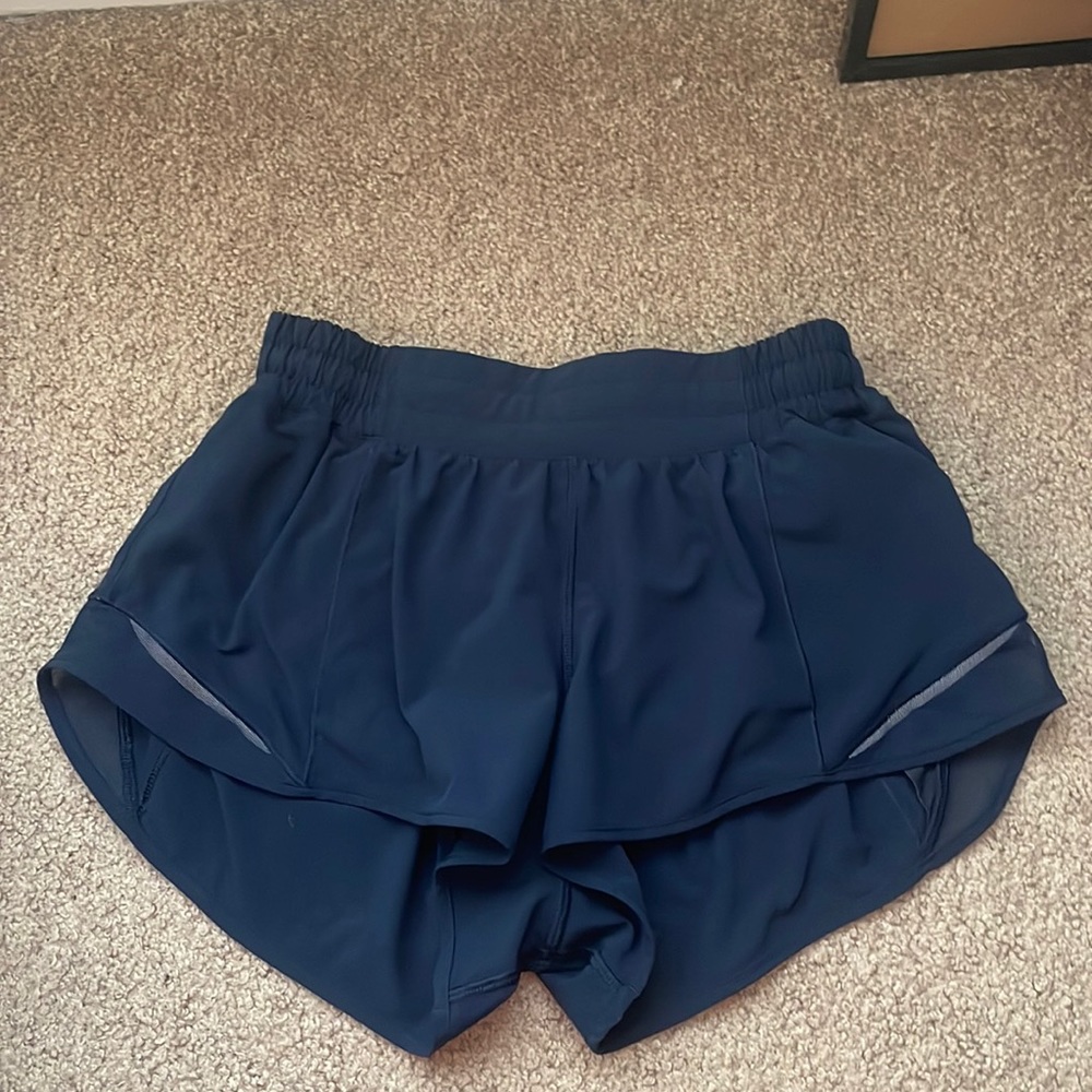 lululemon hotty hot low rise 2.5 inch in navy